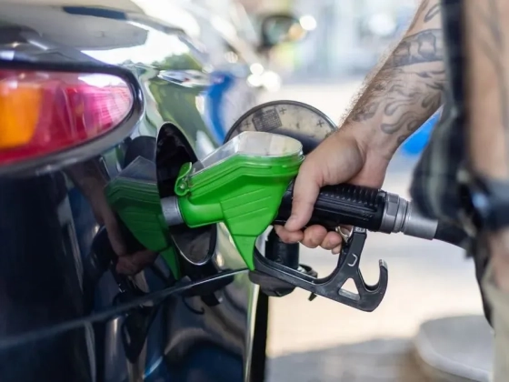 Megérkezhet a 700 forintos benzin és a 900 forintos dízel? A szakértő négy forgatókönyvet lát az üzemanyagárak alakulására