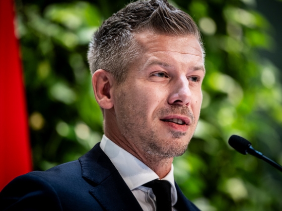 Kicsi a világ: nagy meglepetés érte Magyar Pétert, miközben Pozsonyban sétálgatott