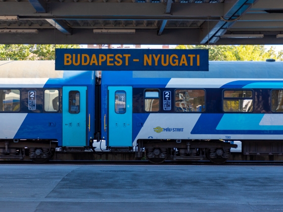 Jelentős késésekkel indult a vonatközlekedés az agglomerációban péntek reggel egy leszakadt felsővezeték miatt