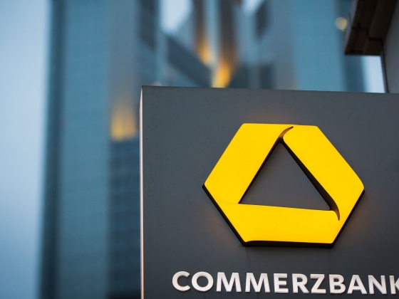 Zajlanak a tárgyalások a Commerzbank bekebelezéséről, kemény feltételeket szabna a német kormány