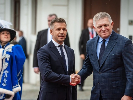 Köntörfalazott Magyar Péter, hogy mikor veti fel Robert Ficónál a Benes-dekrétumokat + videó