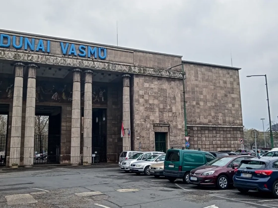 Egy hiányzó kormányhatározat miatt nem kapnak pénzt a Dunai Vasmű dolgozói a szakszervezet szerint