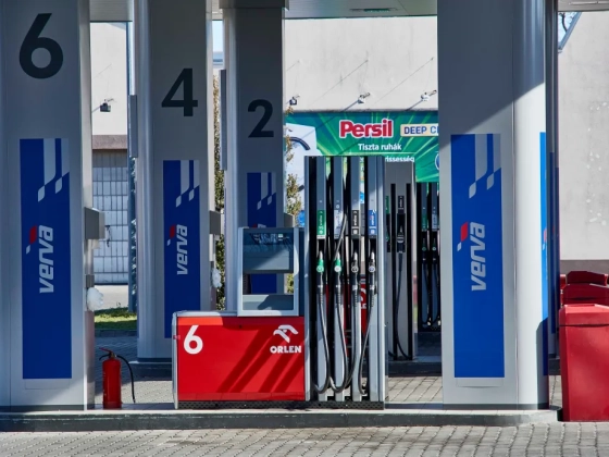 Decemberig havi 5 ezer forinttal támogatja a kormány a dízelautósok tankolását