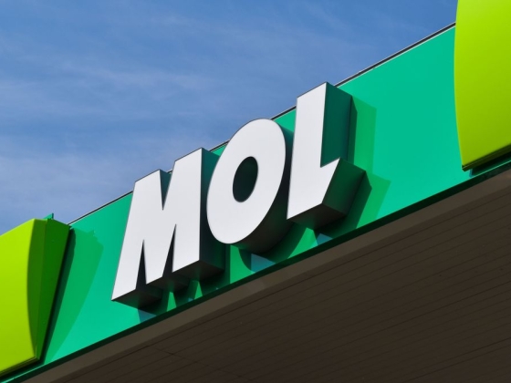 Megúszta a védett árat a Mol, új csúcsra ralizott az olajrészvény – Hernádi Zsolték mellett a pesti tőzsde és a bikaerős forint is örülhet