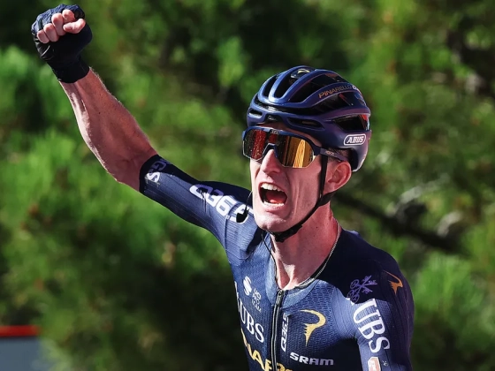 Eddie Dunbar kontrája győzelmet ért a Vueltán