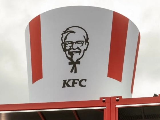 Machetékkel estek egymásnak a KFC-ben, négyen megsérültek
