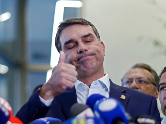 Korrupció és pénzmosás gyanúja miatt nyomoznak Flávio Bolsonaro ellen