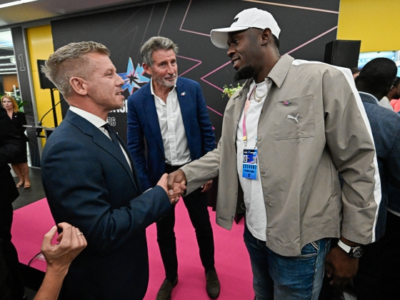 Fotón a nagy találkozás: Magyar Péter Usain Bolttal nyitotta meg az Atlétikai Világdöntőt