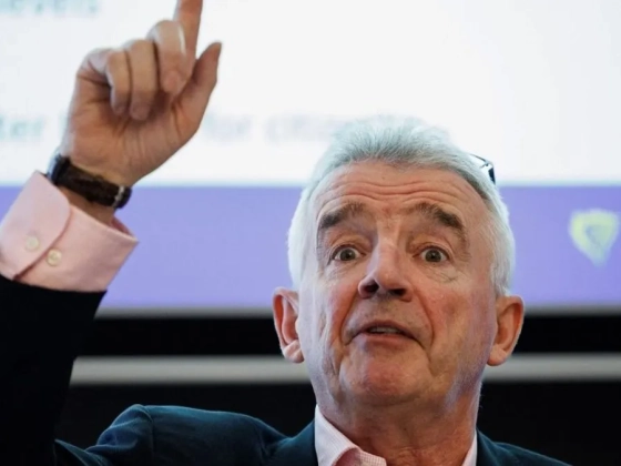 Azt állítja, kiszippantotta a légáramlat – cáfolja az utas beszámolóját a Ryanair vezére