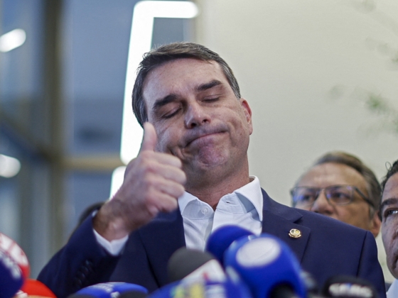 Korrupciógyanús ügyekkel fordul rá a szorosnak ígérkező elnökválasztásra Flávio Bolsonaro