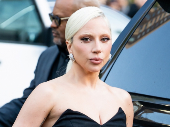 Hónapokig rejtőzködött Lady Gaga, most először látták újszülött gyermekével