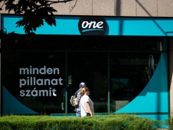 „Mindenki mindenkit meglopott”: besokallt a 4iG, feljelentik az Orbán-kormány államtitkárát