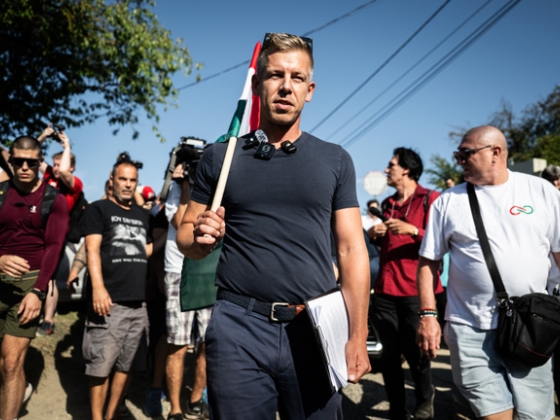 Magyar Péter évfordulót ünnepel, egy fotóval emlékeztetett a látványos változásra