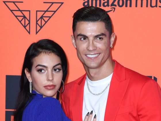 Merész dekoltázs: kihívó ruhában jelent meg Cristiano Ronaldo felesége