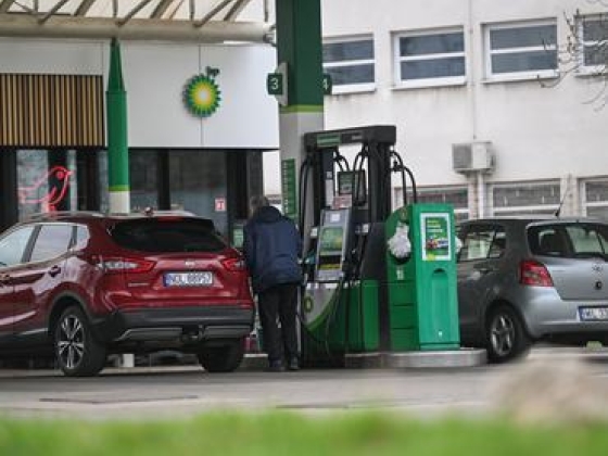 Drasztikus lépést követelnek a kormánytól az egekbe szökő üzemanyagárak miatt