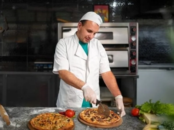 Csaknem 700 forintot kérnek a pizza felszeleteléséért a szomszédban