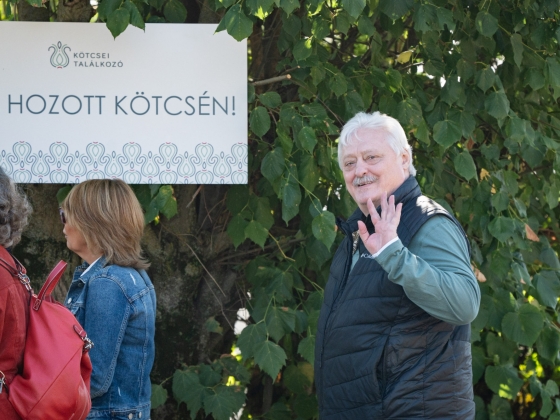 Eposzi seregszemle vereség után: gyűlik a Fidesz holdudvara Kötcsén
