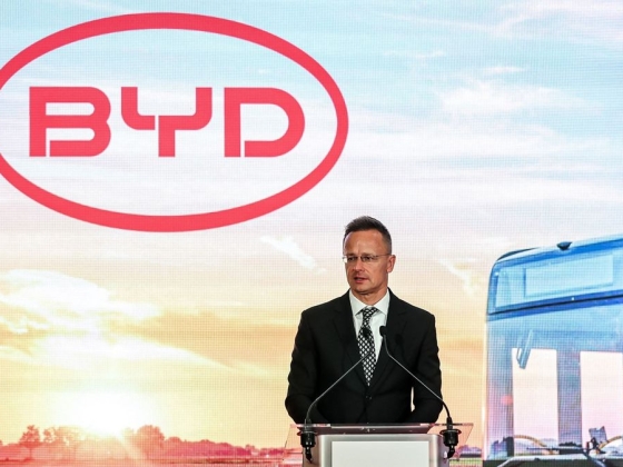 Váratlan fordulat: megszólalt Kína Szijjártó Péter BYD-s igazolásáról – Peking nem huny szemet, jobban teszi, ha nagyon igyekszik az autógyártó
