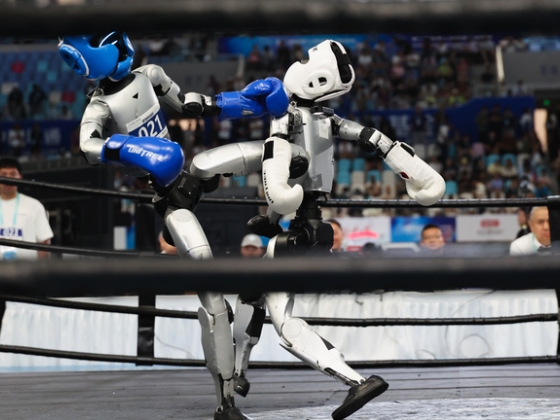 Amíg mi nevettünk a szikrázva széteső robotokon, a kínai hadsereg a besorozásukon dolgozik