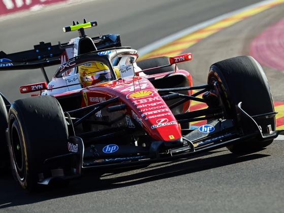 Lewis Hamilton összetörte a Ferrarit Madridban: veszélyben az időmérő? – videó