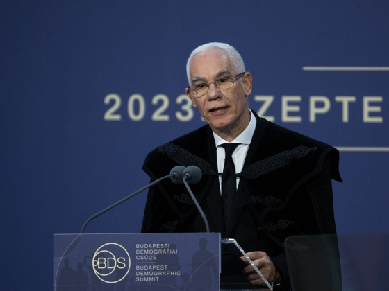 Magyar Péter: Balog Zoltán javasolta Orbán Viktornak kitüntetésre a bicskei gyermekotthon igazgatóját