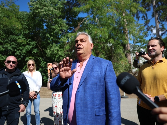 Orbán Viktor is befutott Kötcsére: A védett üzemanyagár visszavezetését és 500 milliárd forint kiosztását javasolja – videó