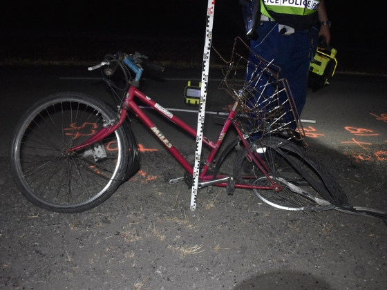 Halálra gázoltak két kerékpárost Békésnél – a sofőr egyszerűen továbbhajtott – videó