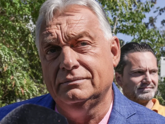 Orbán pihent, Pintér nyugdíjas, Pócs szerint a kormány lenyom döntéseket az emberek torkán – videóriport Kötcséről