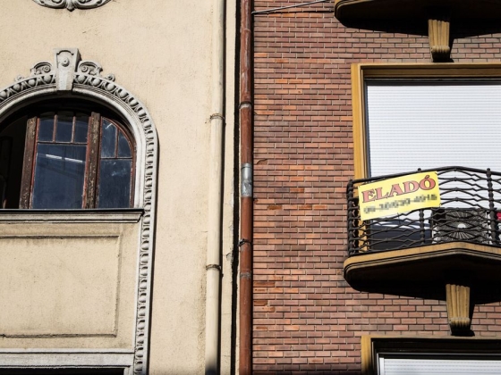 Dőlnek a hitelrekordok: már júliusban a tavalyi egész éves lakáshitelpiaci csúcs közelében járt a piac