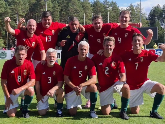 Második lett a magyar sportújságírók kispályás focicsapata a litvániai tornán