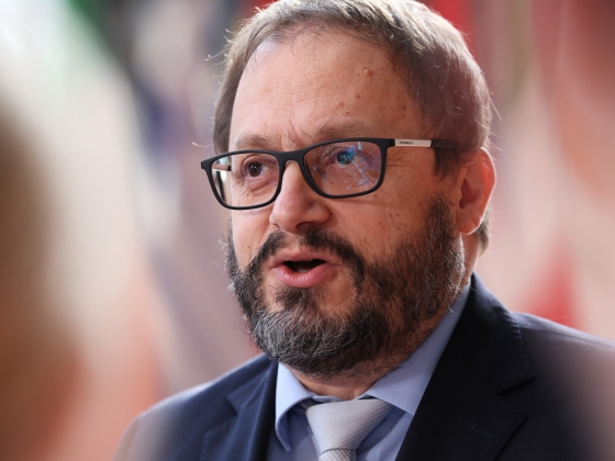 Az összeomlás határára került a gyermekvédelem, milliárdokat mozgósít a kormány