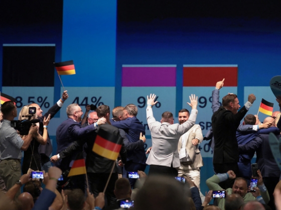 Tovább menetel az AfD, már kilenc százalékponttal előzi a Merz-féle uniópártokat
