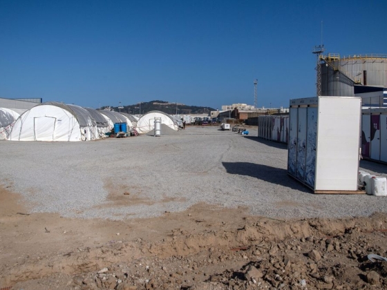 Nem ürül Ceuta, sátortáborokat állítanak fel több ezer migránsnak