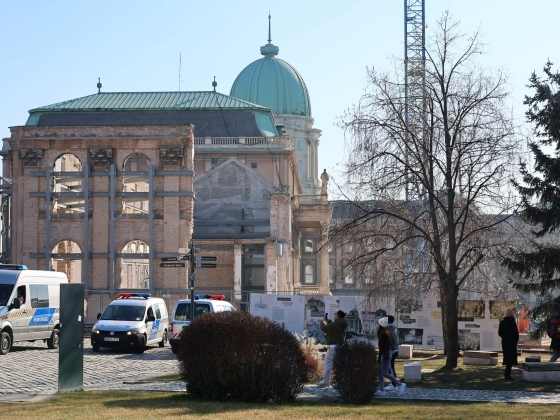 Összeverekedtek a budai várban, mentők és rendőrök vonultak ki