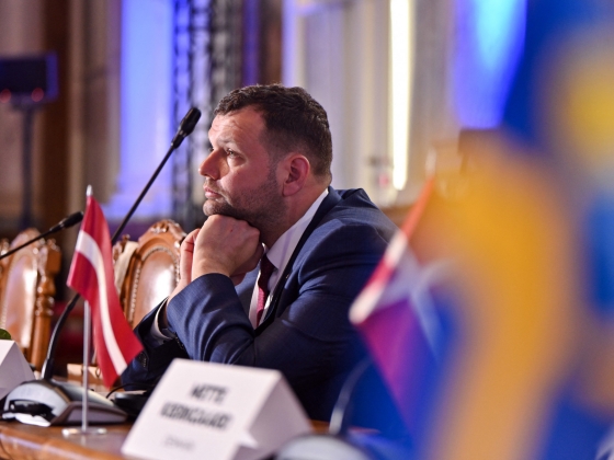 Részegen vezetett, kitették a kormányból a lett népjóléti minisztert