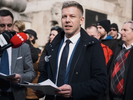 Magyar Péter hétfő reggel a Kossuth-rádióban beszél