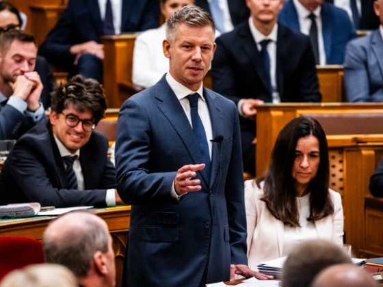 Magyar Péter beszéde nyitja a hetet, aztán öt személyről is döntést hoznak