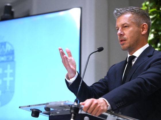 Magyar Péter arra ébredt hétfőn, hogy a szeme láttára porlik szét az 5000 forintos dízeltámogatás: ez így már kevés lesz a védett ár kompenzálásához – kilőtt az olaj