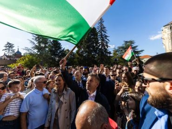 „Üzenem a maffiának: nem hátrálunk!” – Magyar Péter visszavágott Orbán Viktornak