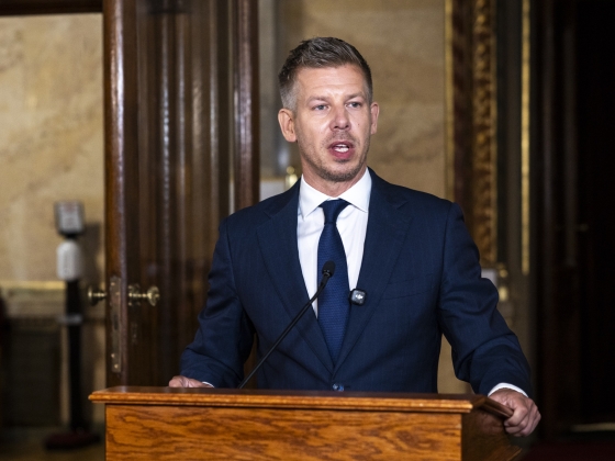 Magyar Péter reagált a 444 tényfeltáró cikkére: Teljes a bizalmam Radnai Márkban