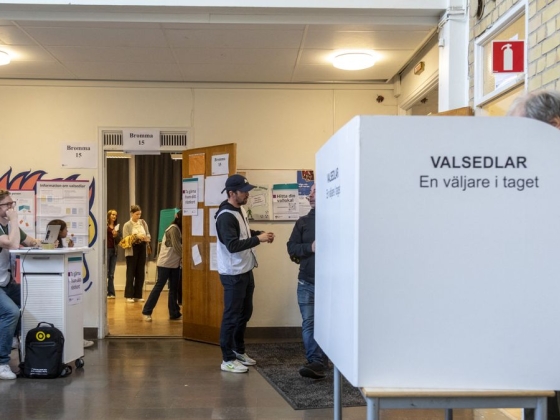 Idegőrlő parlamenti választás Svédországban: egyetlen mandátumon múlhat a kormány sorsa