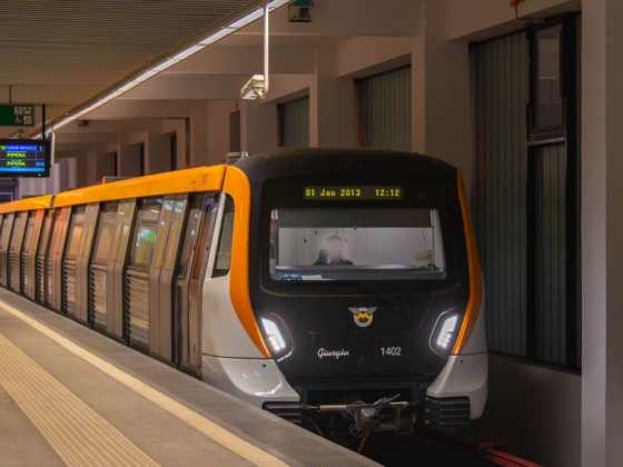 Százmillió euróért vették a románok az új metrókat, két éve nem szállítanak utast – az egyik szerelvényt már Franciaországban vizsgálja az Alstom, ők sem tudják megjavítani