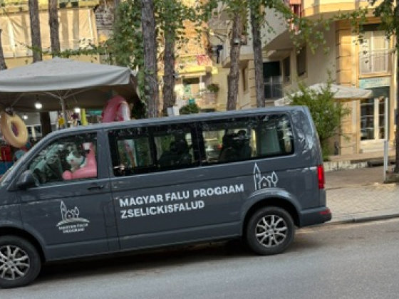 A polgármester megmagyarázta, mit keresett a somogyi falubusz az albán tengerparton