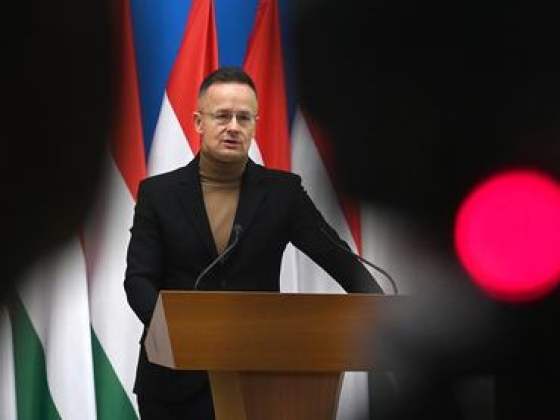 Nemzetbiztonsági aggodalom miatt vizsgálnák Szijjártót, de nem tudják, hol találják