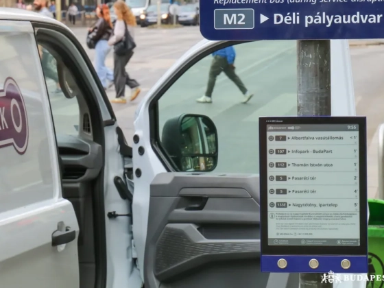 Hamarosan elektronikus papíron nézhetjük a BKK menetrendjét több megállóban