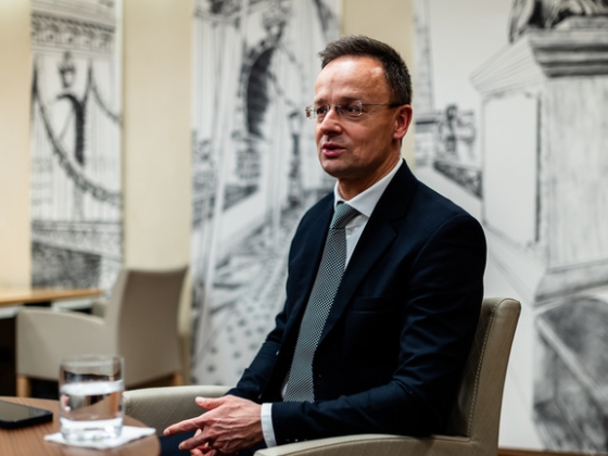 Nemzetbiztonsági kockázat lehet Szijjártó Péter BYD-s pozíciója, a külügyi bizottság kezdeményezte a meghallgatását