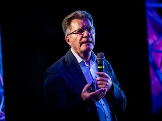 Belga professzor figyelmeztet Budapesten: egész iparágak rendeződhetnek át