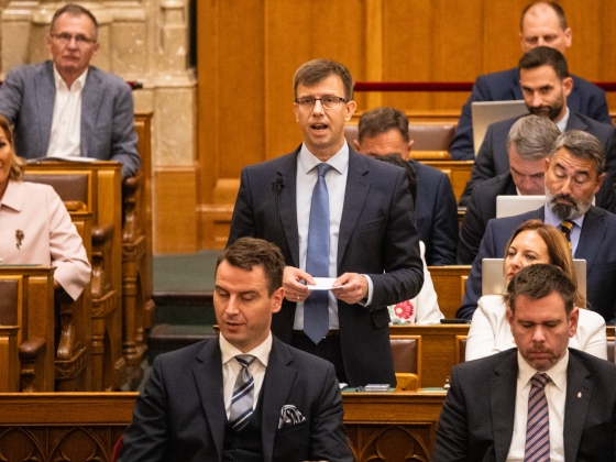 Fidesz parlamenti munkája, 2026, 2. rész: Bóka János szerint a 700 forintos dízel drágább mint a 841 forintos