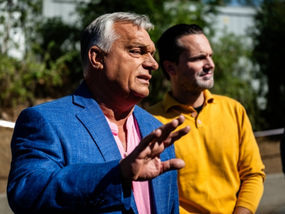 Orbán Viktor nekiment a „Facebook-kormányzásnak”, szerinte „minden színház”