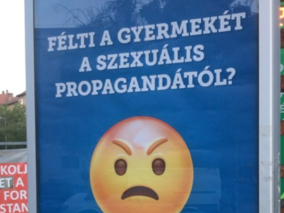 Kitiltják a félelemkeltő hirdetéseket a közterületekről, jön a gyerekvédelemben dolgozók bérrendezése